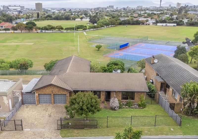 4 Bedroom Property for Sale in Chrismar Western Cape